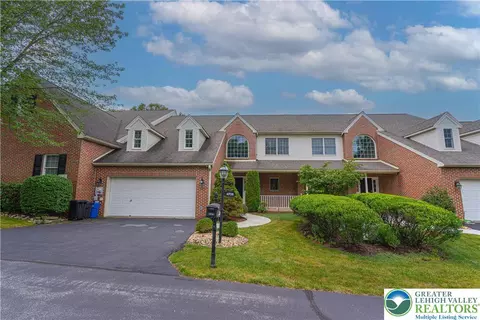 4706 Pinehurst Cir, Bethlehem, PA 18015