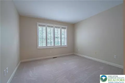 Bedroom - 4706 Pinehurst Cir, Bethlehem, PA 18015 photo 8 of 10