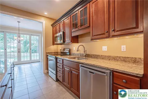 Kitchen - 4706 Pinehurst Cir, Bethlehem, PA 18015 photo 3 of 4