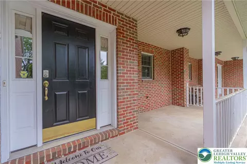 Exterior - 4706 Pinehurst Cir, Bethlehem, PA 18015 photo 4 of 6