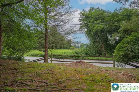 Exterior - 4706 Pinehurst Cir, Bethlehem, PA 18015 photo 6 of 6