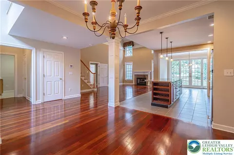 Living - 4706 Pinehurst Cir, Bethlehem, PA 18015 photo 5 of 5