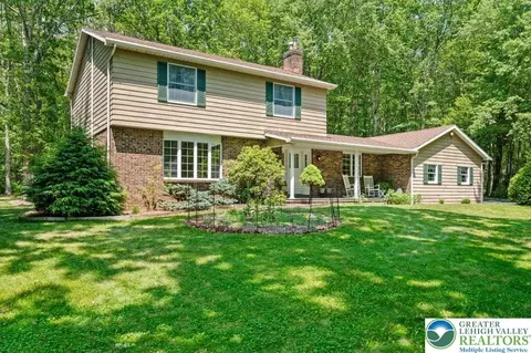450 Bear Creek Lake Dr, Jim Thorpe, PA 18229