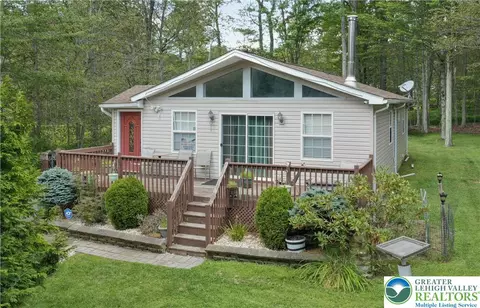 1026 Seven Nation Dr, Coolbaugh Twp, PA 18466
