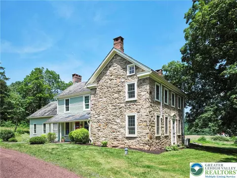 2529 Gallows Hill Rd, Kintnersville, PA 18930