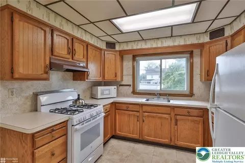 Kitchen - 2005 3rd St, Bethlehem, PA 18020 photo 2 of 2