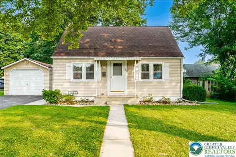 16 Charles Ave, Nazareth, PA 18064