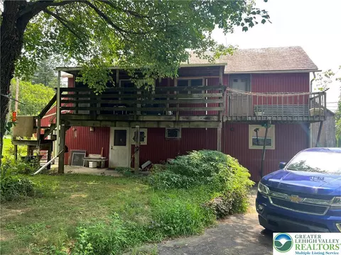 2444 E Scenic Dr, Bath, PA 18014 photo 3
