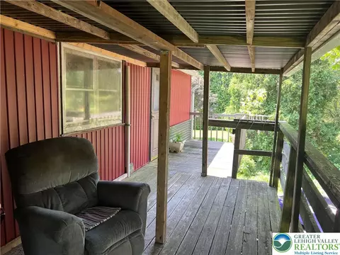 2444 E Scenic Dr, Bath, PA 18014 photo 6