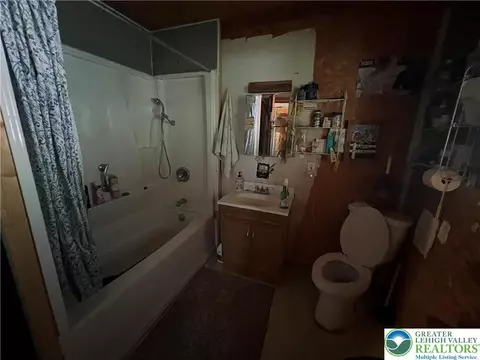 2444 E Scenic Dr, Bath, PA 18014 photo 22