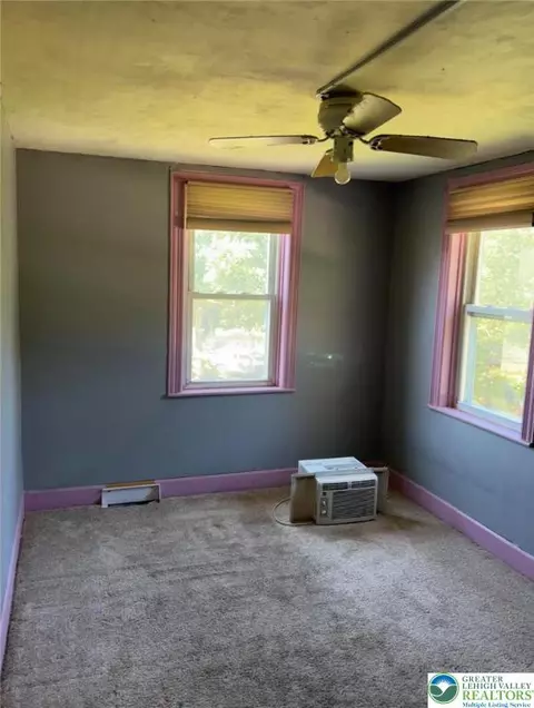 2444 E Scenic Dr, Bath, PA 18014 photo 32