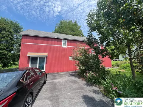 2444 E Scenic Dr, Bath, PA 18014 photo 2