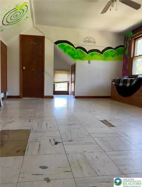 2444 E Scenic Dr, Bath, PA 18014 photo 30