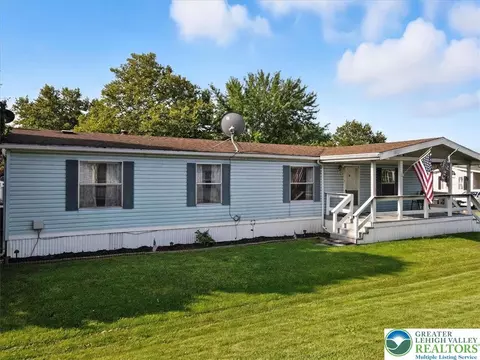 234 Juniper Xing, East Allen Twp, PA 18014 photo 4