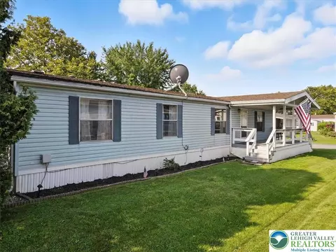 234 Juniper Xing, East Allen Twp, PA 18014 photo 3