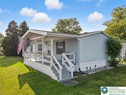 234 Juniper Xing, East Allen Twp, PA 18014 photo 2