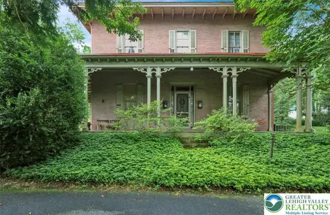 1670 Moselem Springs Rd, Hamburg, PA 19526