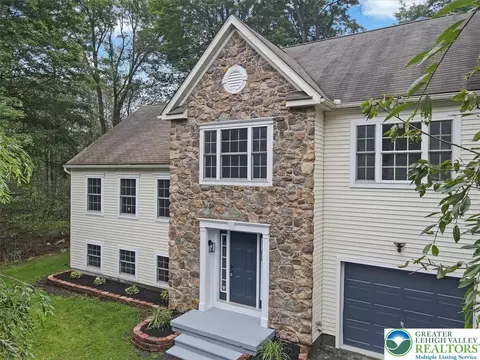2704 Starlight Ter, Coolbaugh Twp, PA 18466