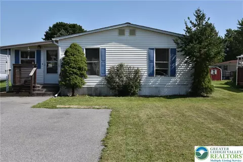 28 Ritzcraft Dr, Lehigh Twp, PA 18088