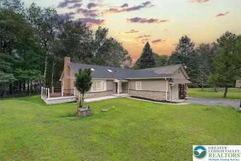 11 Potomac Ln, Albrightsville, PA 18210