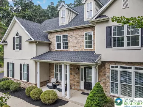 1611 Woodfield Dr, Bethlehem, PA 18015