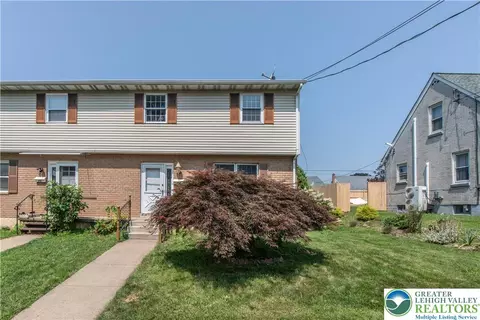 914 New York Ave, Hellertown, PA 18055
