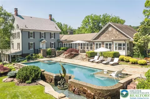 9 Blueberry Ln, Perkasie, PA 18944