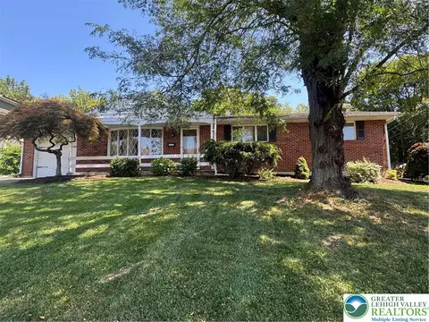 3157 E Birch Cir, Hokendauqua, PA 18052