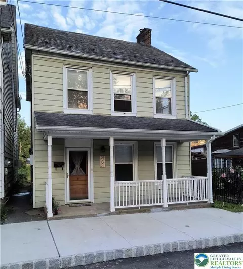 462 Main St, Freemansburg, PA 18017
