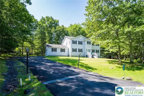 213 Gollum Ln, Lehman Twp, PA 18371