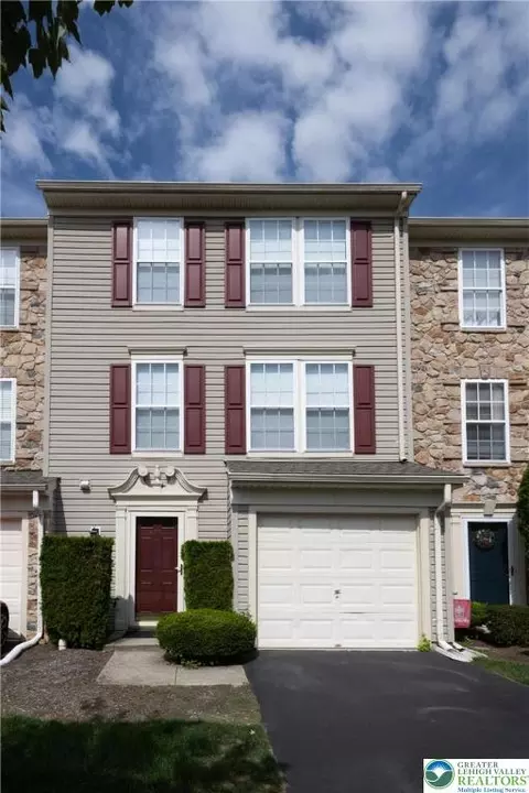 4083 Huckleberry Dr, Center Valley, PA 18034