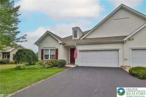 2691 Terrwood Dr, Macungie, PA 18062