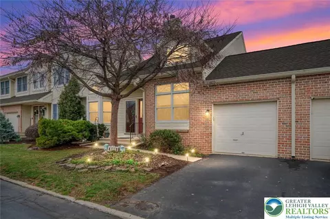 275 Ridings Cir, Macungie, PA 18062