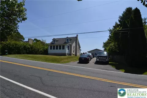 3151 Valley View Dr, Bath, PA 18014 photo 3
