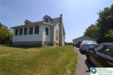 3151 Valley View Dr, Bath, PA 18014 photo 4