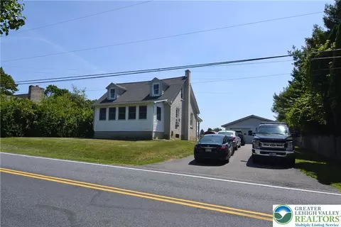 3151 Valley View Dr, Bath, PA 18014 photo 2