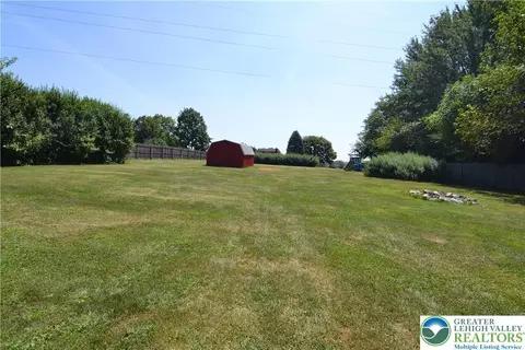 3151 Valley View Dr, Bath, PA 18014 photo 9