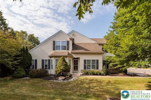 2 Cobblestone Dr, Easton, PA 18045