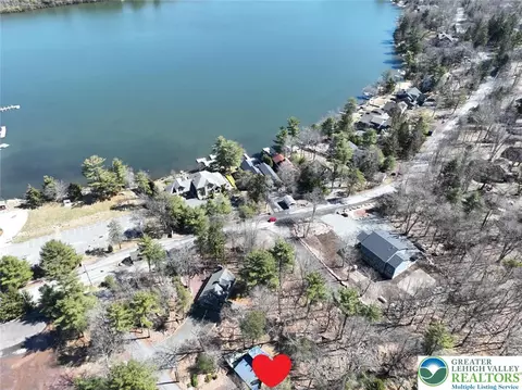 11 Maplewood Rd, Lake Harmony, PA 18624