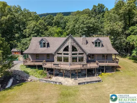 2602 W Bangor Rd, Bangor, PA 18013
