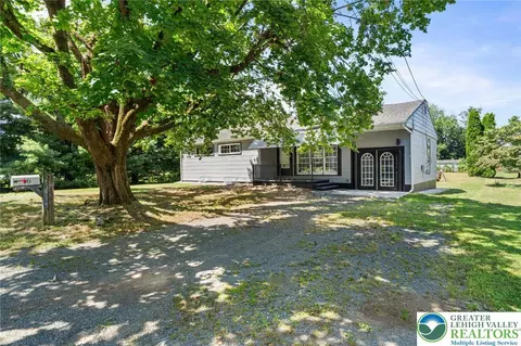 16 Boonetown Rd, Birdsboro, PA 19508