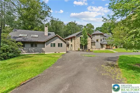 386 Camelback Rd, Tannersville, PA 18372