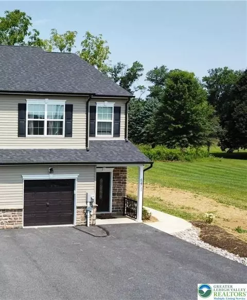 8453 Hamilton Blvd, Breinigsville, PA 18031