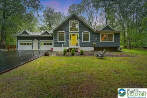 2280 Lake Dr, Henryville, PA 18332