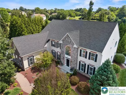 4271 Eisenhower Dr, Bethlehem, PA 18020