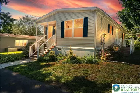 8912 Cedar Rd, Breinigsville, PA 18031