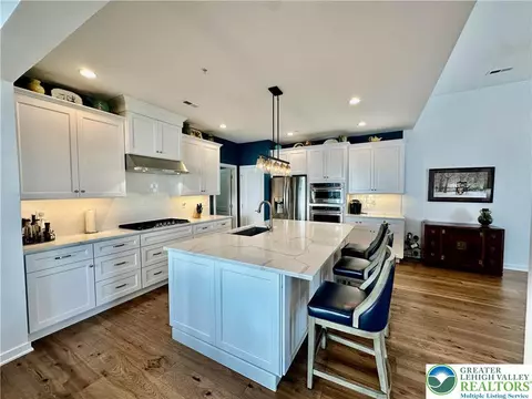 6965 Maple Dr, Bath, PA 18014 photo 2