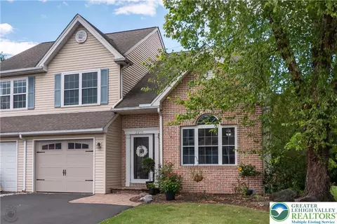 2275 Briarwood Dr, Coplay, PA 18037