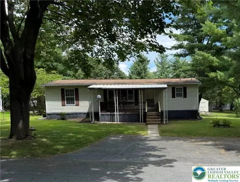 8722 Evergreen Cir, Breinigsville, PA 18031