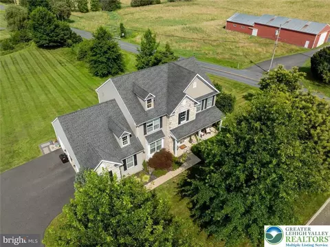 1801 Candlewyck Ln, Green Lane, PA 18054